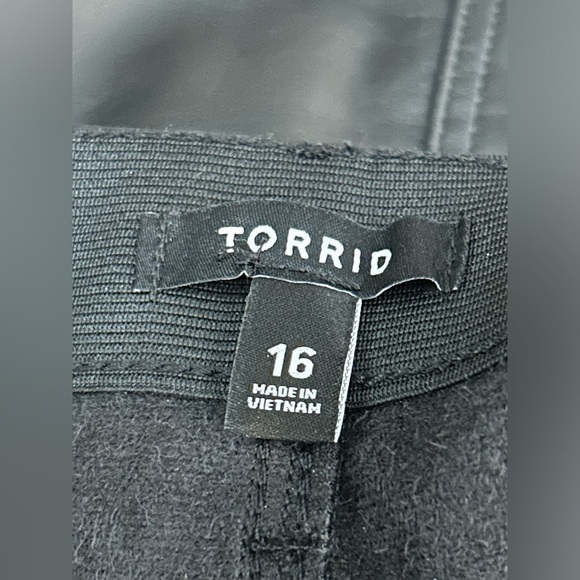 Torrid Black Faux Leather Skirt Size 16 - Picture 7 of 9